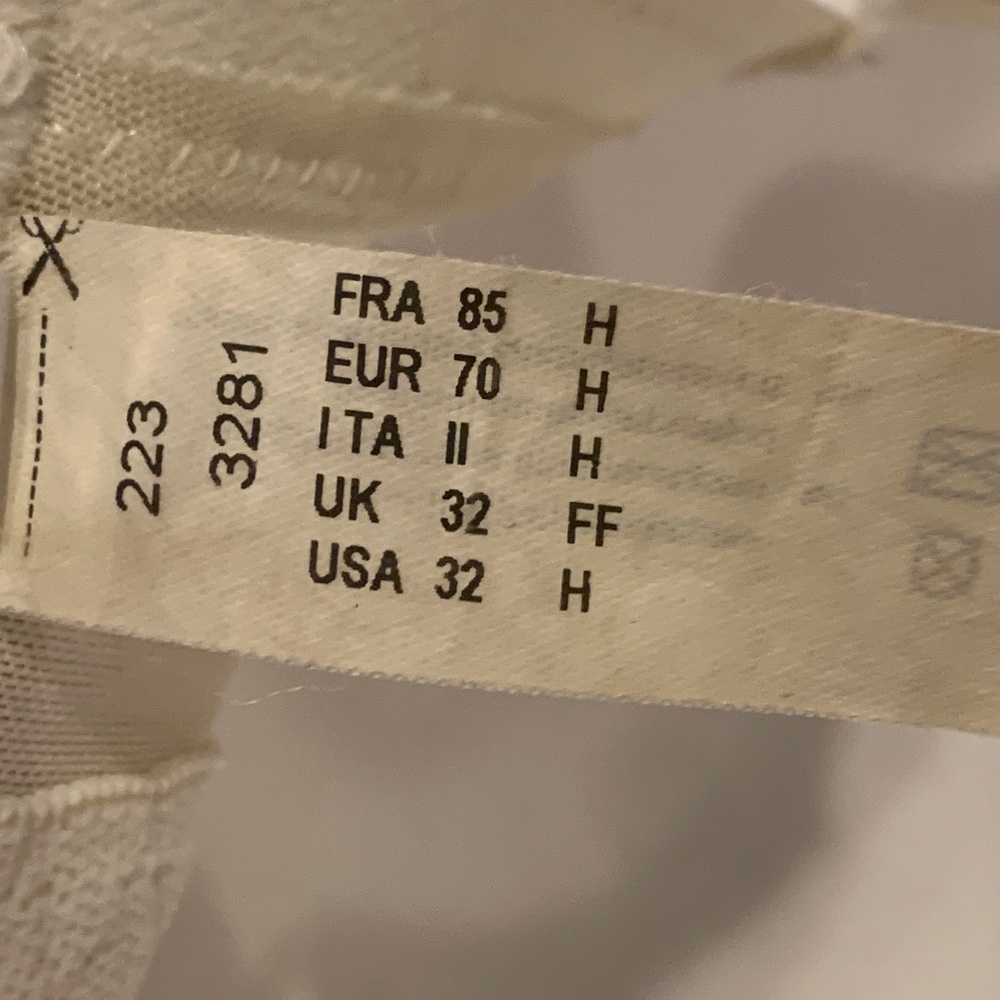 Chantelle Rive Gauche underwire bra 3281 - Picture 2 of 3
